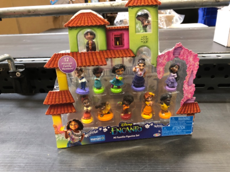 Photo 2 of Disney Encanto Mi Familia 12 Mini Figure Set