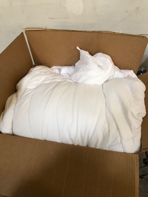 Photo 1 of 90 X 102 COMFORTER WHITE