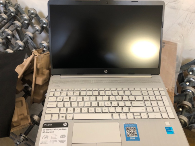 Photo 4 of HP 15-dw Laptop Intel Core i3-1115G4 8GB 256GB SSD 15.6 Full HD WLED Win 10
