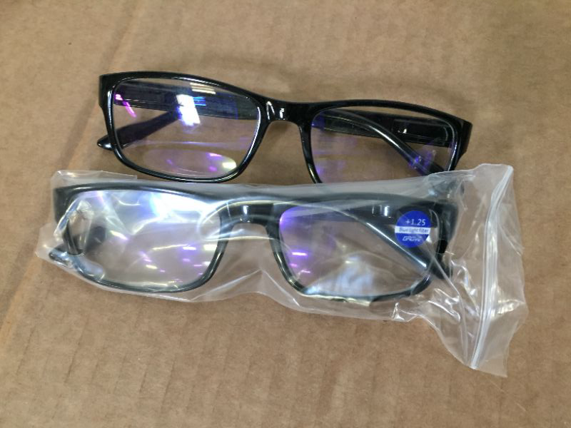 Photo 1 of 1.25 MAGNIFIYING READING GLASSES 
PACK OF 2