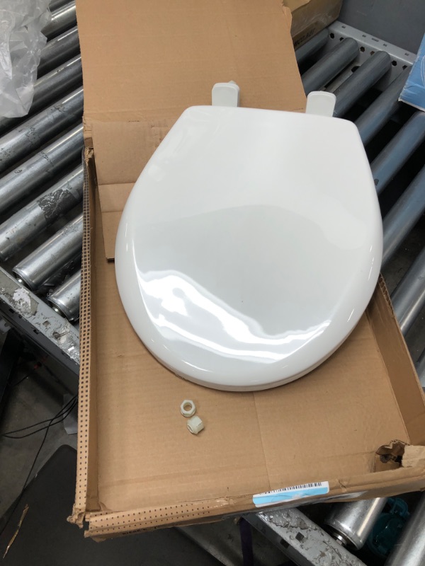 Photo 2 of **USED**
BEMIS 790TDGSL 000 Heavy Duty Closed Front Plastic Toilet Seat with Cover will Slow Close, Never Loosen & Reduce Call-backs, ROUND, Plastic, White White Round Toilet Seat