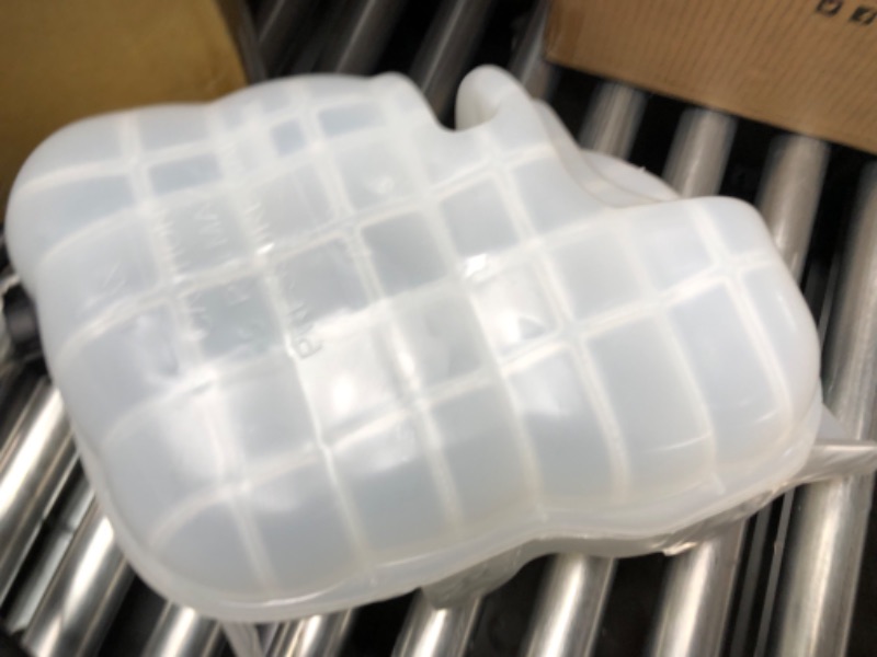 Photo 2 of Dorman 603-5104 Engine Coolant Reservoir Compatible with Select IC Corporation / International Models