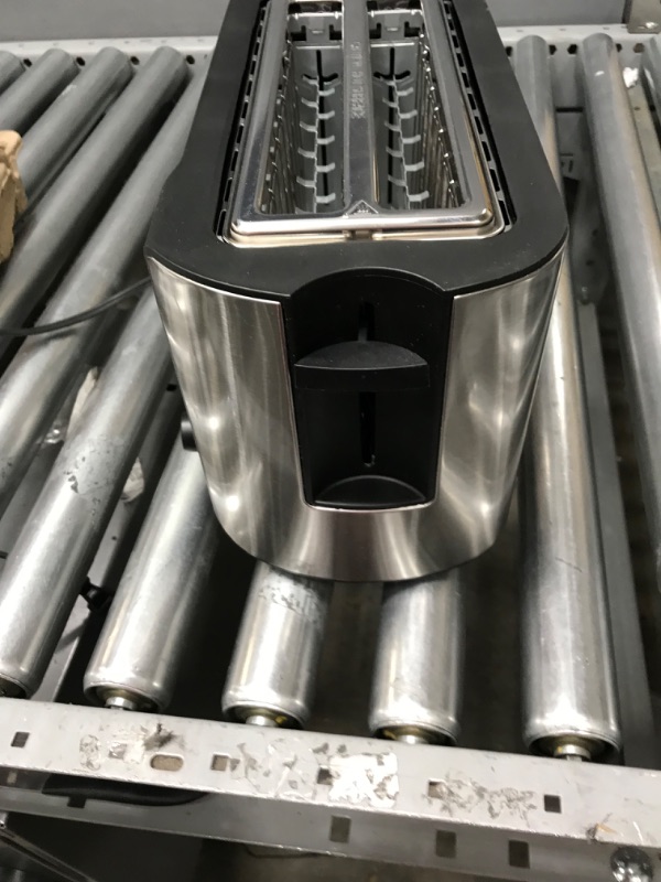 Photo 1 of 4 Slice Stainless Steel Long Toaster elite gourmet
****damaged** front of toaster has dents*****
