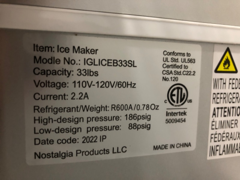 Photo 3 of Igloo IGLICEB33SL 33 Lb Ice Maker, Silver
