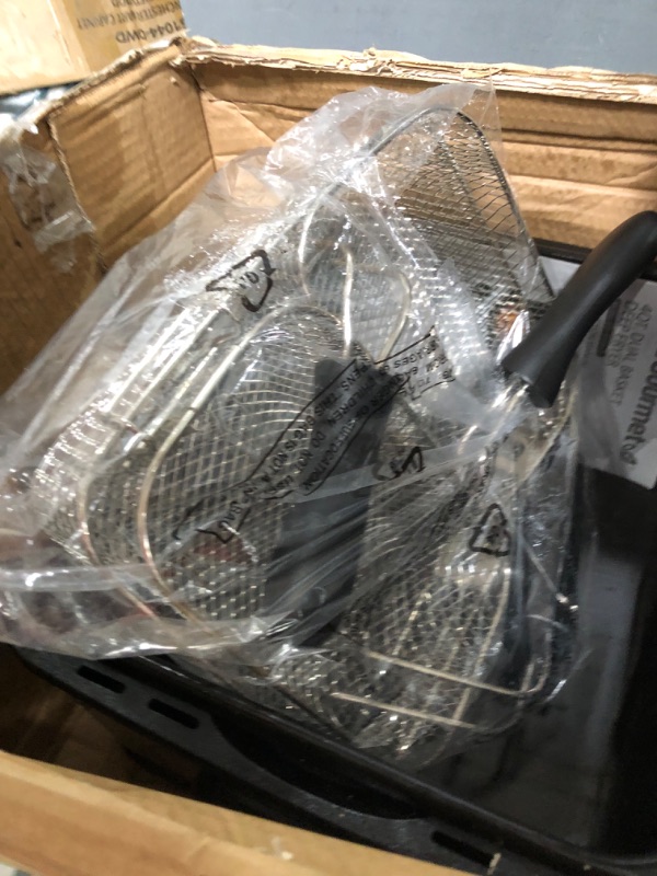 Photo 4 of **NOT FUNCTIONAL PARTS ONLY!! Elite Gourmet EDF-401T Electric Immersion Deep Fryer 3-Baskets, 1700-Watt, Timer Control, Adjustable Temperature, Lid with Viewing Window and Odor Free Filter, Stainless Steel and Black
