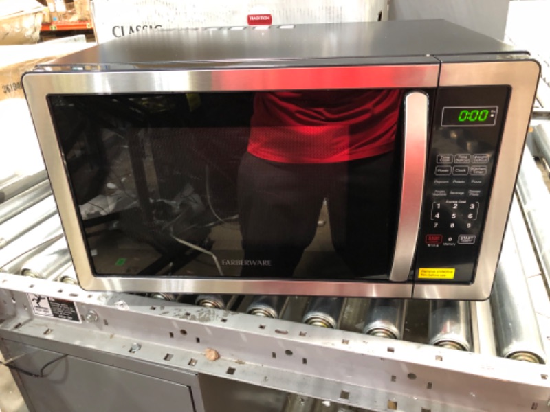 Photo 1 of Farberware Classic Microwave Oven, 0.7 Cu. Ft., 700-Watt, with Child Lock, Brushed Stainless Steel
******GOOD CONDITION****
