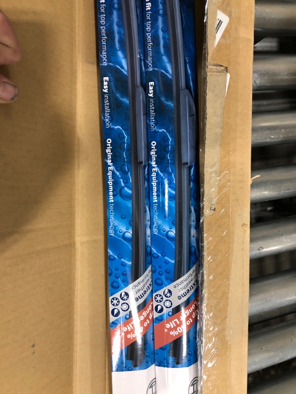 Photo 2 of Bosch Automotive ICON Wiper Blades 22A22B (Set of 2) Fits Buick: 2010-05 Allure, Chevrolet Challenger, Ford: 2010-08 F-250, Nissan More, Up to 40 percent Longer Life, Frustration Free Packaging