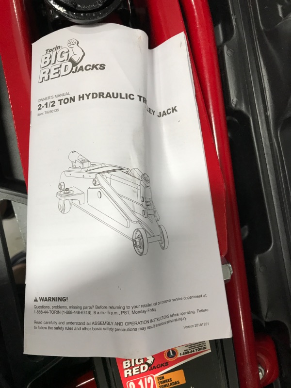 Photo 4 of BIG RED T825013S1 Torin Hydraulic Trolley Floor Service/Floor with Blow Mold Carrying Storage Case, 2.5 Ton (5,000 lb) Capacity, Red 2.5 Ton (5,000 LBs)