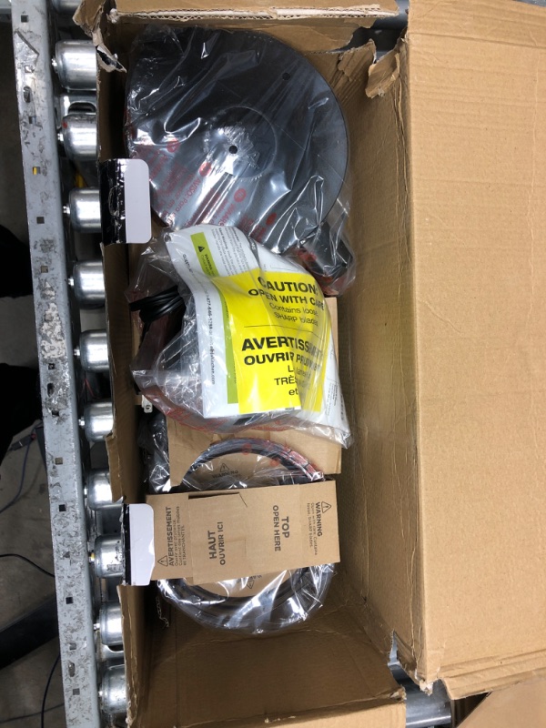 Photo 1 of **MISSING 2 SPLASH GUARDS**
Ninja QB1004 Blender/Food Processor with 450-Watt Base, 48oz Pitcher, 16oz Chopper Bowl, and 40oz Processor Bowl