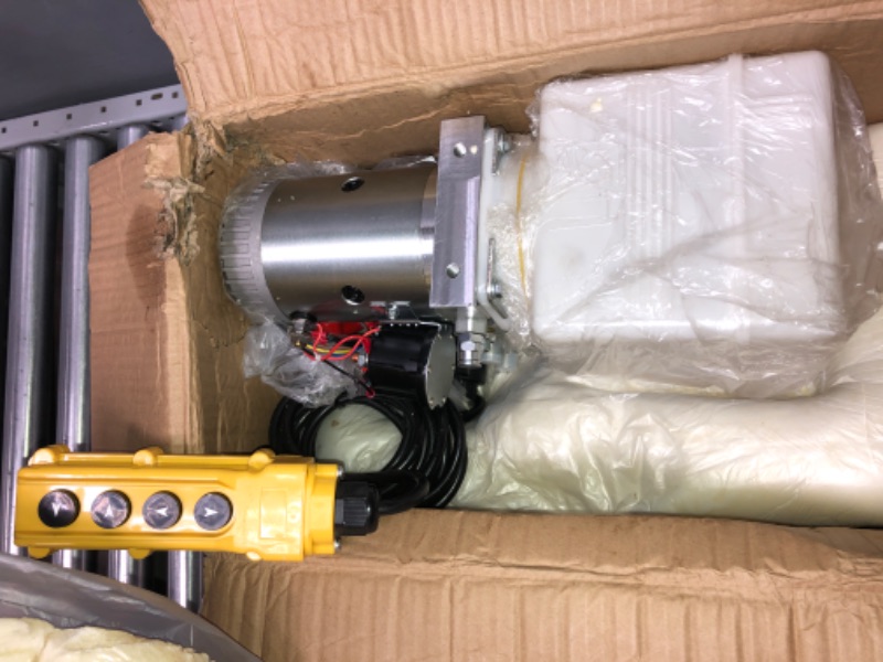 Photo 2 of (SEE NOTES) Happybuy Hydraulic Pump Double Acting Hydraulic Power Unit Double Solenoid Hydraulic Power Pack 12V DC Hydraulic Power Pump with 4.5Liter Reservoir for Dump Trailer Car Lifting 4.5 Quart