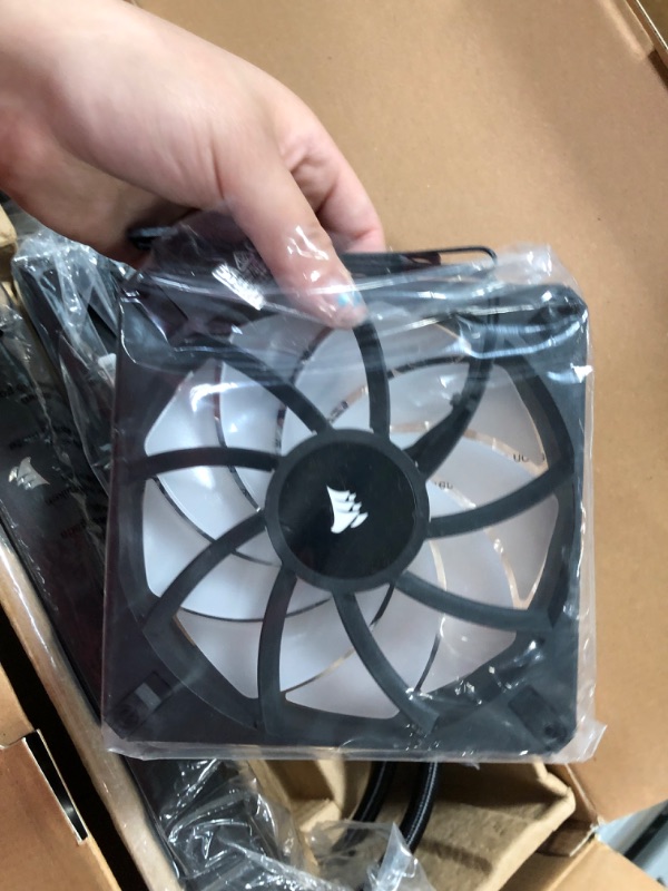 Photo 5 of Corsair iCUE H170i Elite CAPELLIX XT Liquid CPU Cooler - Three AF140 RGB Elite Fans - 420mm Radiator - Intel® LGA 1700, 1200, 115X, 2066, AMD® AM5, AM4 - Included iCUE Commander CORE - Black ELITE CAPELLIX XT 420mm Radiator Black