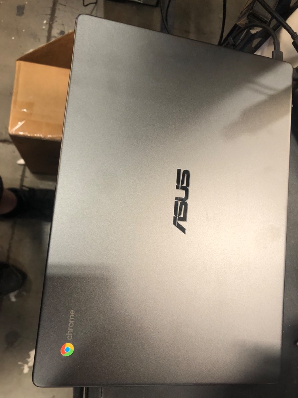 Photo 3 of ASUS Chromebook C423NA-BCLN5 14" 4GB 32GB Intel Celeron N3350 X2 2.4GHz Chrome OS, Gray
