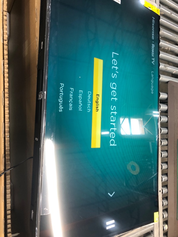 Photo 2 of Hisense 55-Inch Class R6 Series Dolby Vision HDR 4K UHD Roku Smart TV with Alexa Compatibility (55R6G, 2021 Model) 55 in