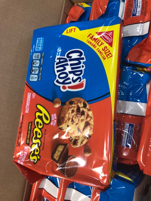 Photo 3 of 18 may 2023
CHIPS AHOY! Cookies with Reese’s Peanut Butter Cups, Family Size, 12 - 14.25 oz Packs
