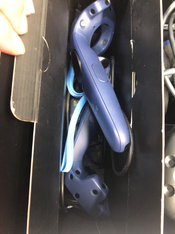 Photo 5 of **used item**
VIVE Pro 2 Full Kit - Bundle