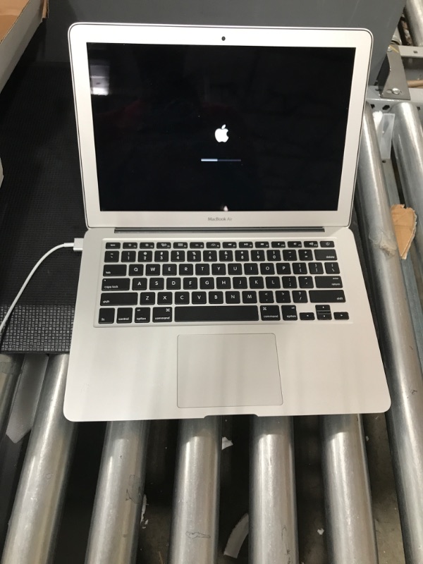 Photo 2 of Apple MacBook Air MJVE2LL/A 13-inch Laptop (1.6GHz Core i5,4GB RAM,128GB SSD)