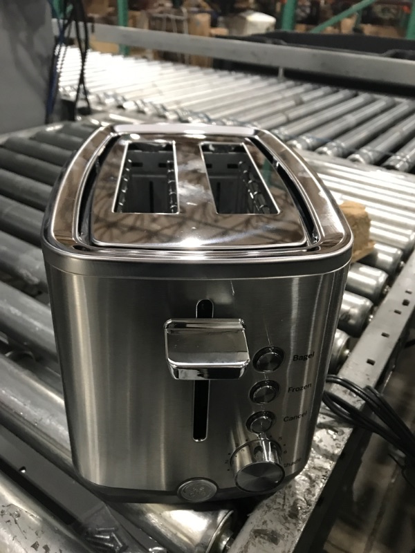 Photo 3 of ***tested/ turns on** GE Stainless Steel Toaster | 2 Slice | Extra Wide Slots for Toasting Bagels, Breads, Waffles & More | 7 Shade Options for the Entire Household to Enjoy | Countertop Kitchen Essentials | 850 Watts 2-Slice