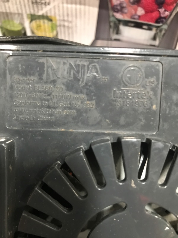 Photo 3 of *****item doesn't work. does not turn on*****SOLD FOR PARTS****
Ninja Professional Blender & Nutri Ninja Cups BL621