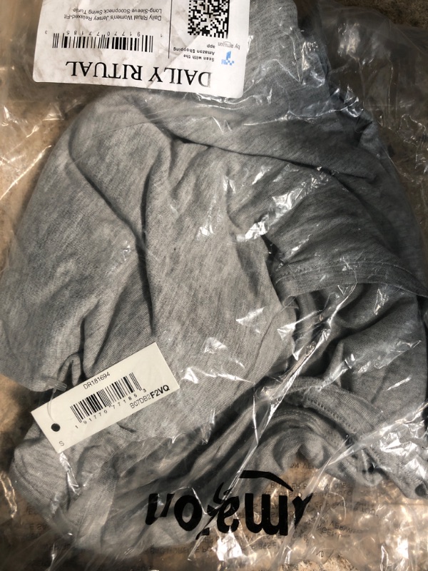 Photo 1 of Amazon Essentials Women's Jersey Relaxed-Fit Long-Sleeve Scoopneck Swing Tunic  Rayon Blend Light Grey Heather Small