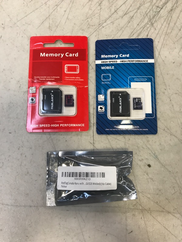 Photo 1 of MISCELLANEOUS BAG LOT - MEMORY CARDS / HARDWARE - SOLD AS IS