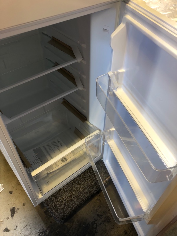 Photo 4 of 10.1 cu. ft. Top Freezer Refrigerator in White
