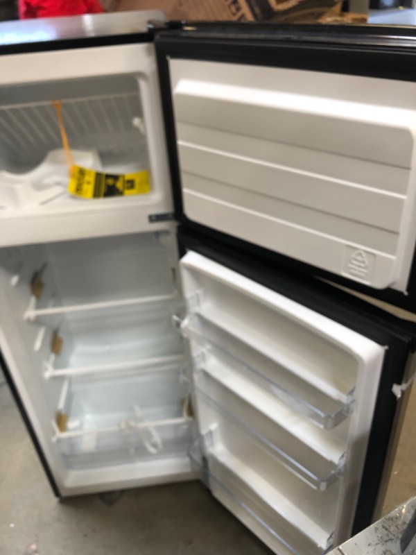 Photo 2 of 7.1 cu. ft. Top Freezer Refrigerator in Stainless Steel Look
