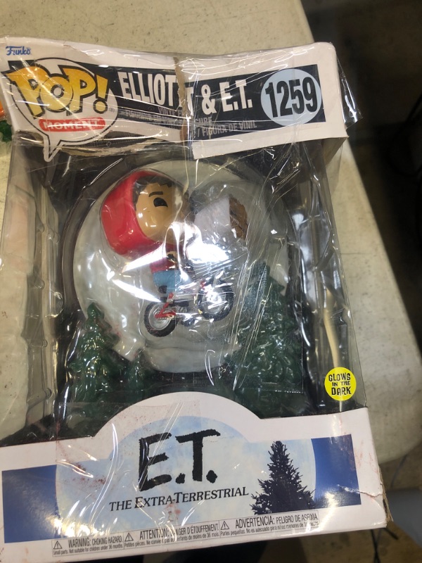 Photo 2 of Funko Pop! Moment: E.T. The Extra-Terrestrial - Elliot and E.T. Flying (Glow in The Dark), Multicolor, 50769 DAMAGED PACKAGING