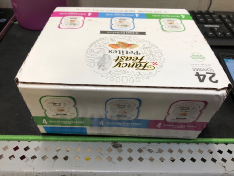 Photo 2 of Fancy Feast Purina Gourmet Wet Cat Food Variety Pack, Petites Gravy Collection, Break-Apart tubs, 24 Servings - (12) 2.8 oz. Tubs Gravy Variety Pack (12) 2.8 oz. Break-Apart Tubs