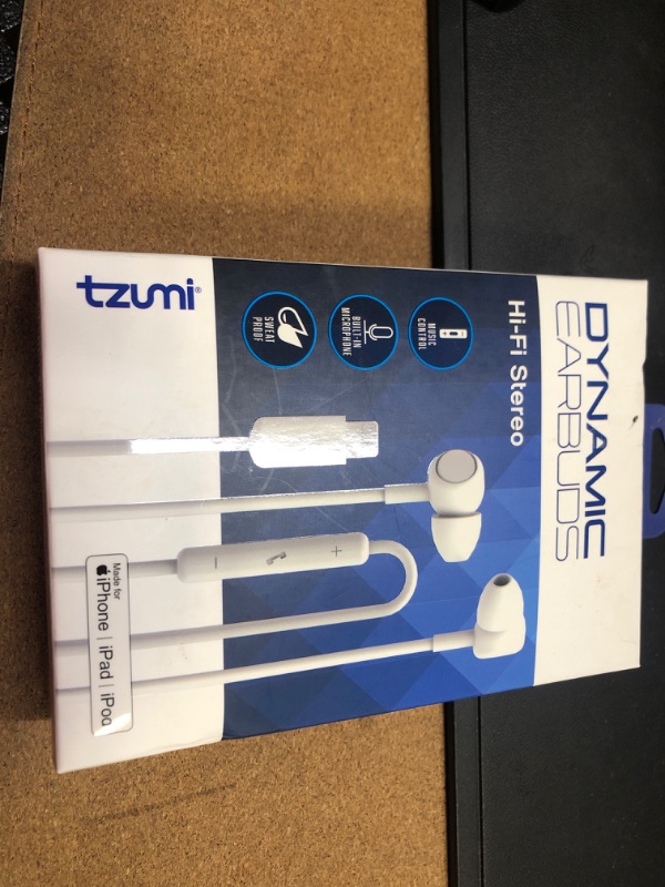 Photo 2 of Tzumi Dynamic Earbuds