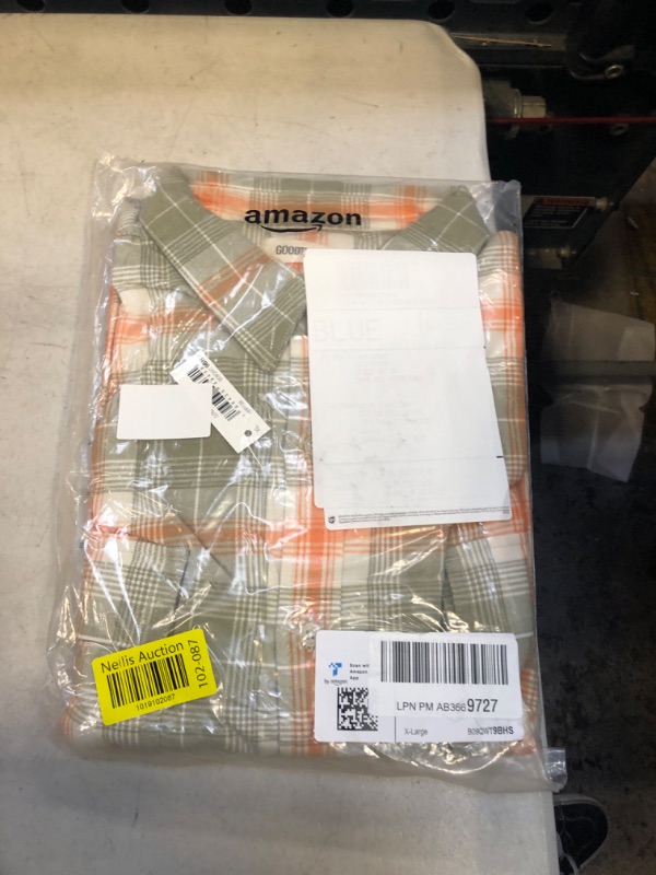 Photo 1 of Amazon essentials size large flannel 