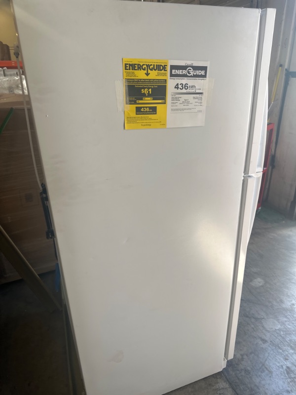 Photo 6 of Whirlpool 20.5-cu ft 32.75-in Top-Freezer Refrigerator 