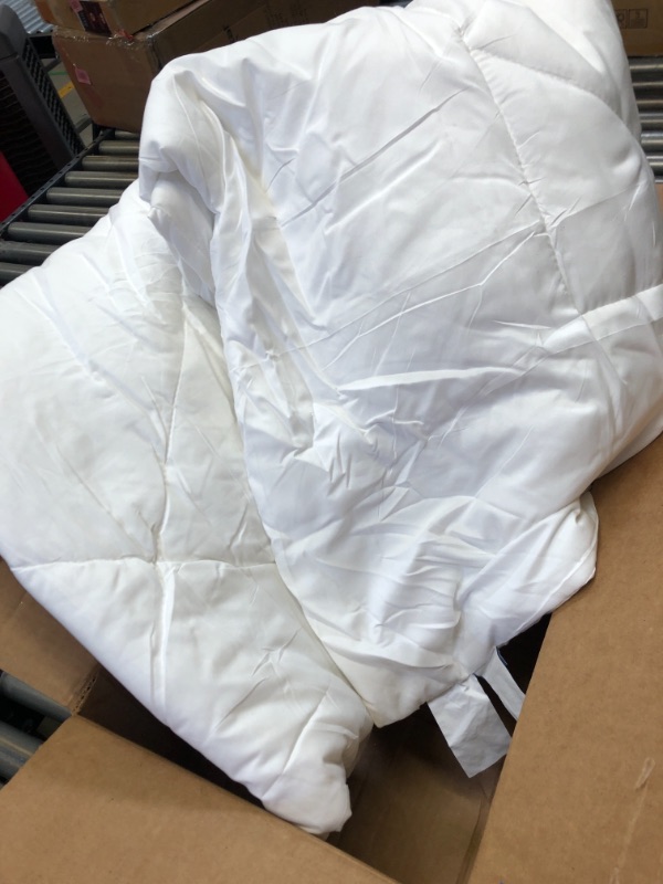 Photo 1 of BED COMFORTER, 102 X 90