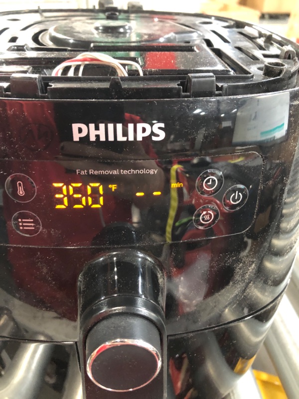 Photo 7 of ** CLEAN IT BEFORE USING IT** Philips Kitchen Appliances Premium Digital Airfryer