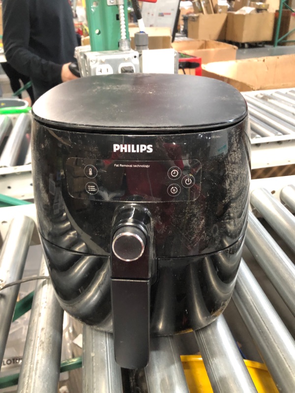 Photo 2 of ** CLEAN IT BEFORE USING IT** Philips Kitchen Appliances Premium Digital Airfryer