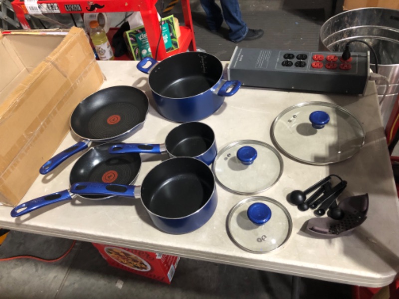 Photo 2 of ***USED - SCRATCHED - SEE PICTURES***
T-fal Excite ProGlide Nonstick Thermo-Spot Heat Indicator Dishwasher Oven Safe Cookware Set, 14-Piece, Blue