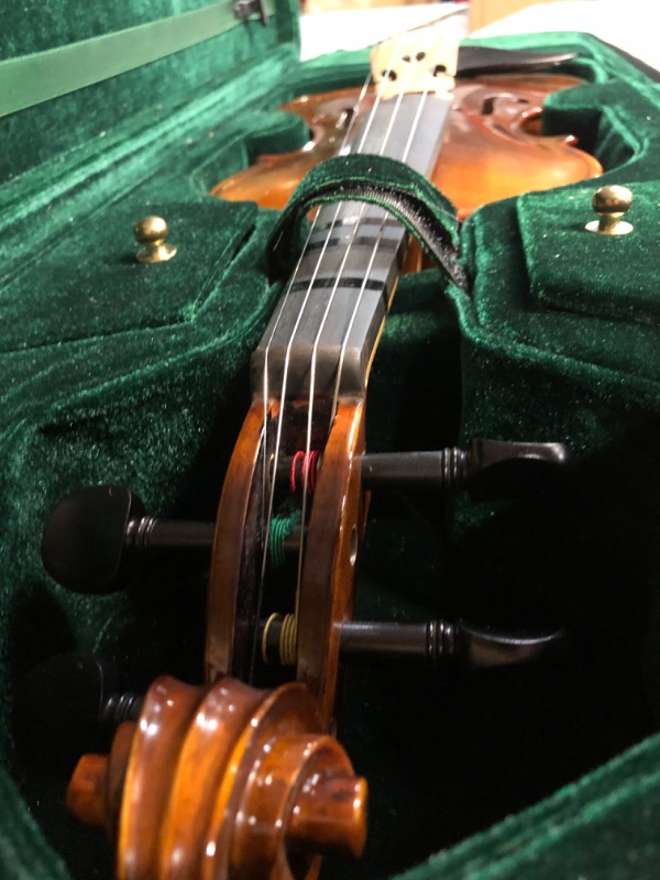 Photo 11 of USED - Cremona SV-400 Premier Artist Violin Outfit - 4/4 Size