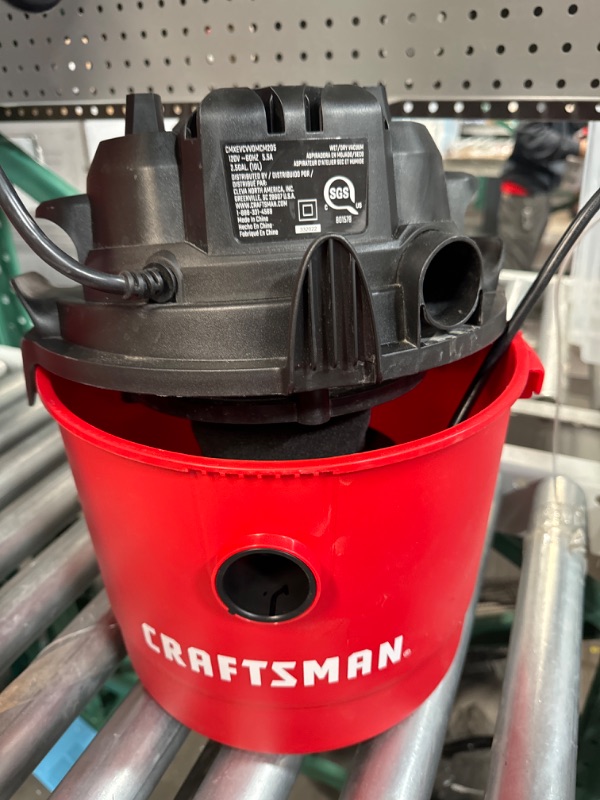 Photo 3 of * not functional * sold for parts * 
NEW Craftsman Vacuum Cleaner 2.5 Gallon 2 Peak HP Wet/Dry Vac