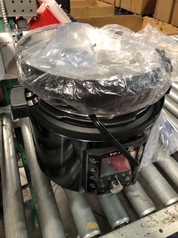 Photo 3 of *PARTS ONLY DOES NOT FUNCTION DUE TO DAMAGE SEE PHOTOS*
Instant Pot Pro 10-in-1 Pressure Cooker