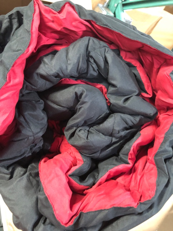 Photo 4 of * used * 
downluxe Lightweight Solid Comforter Set (King) with 2 Pillow Shams - 3-Piece Set - Red and Black - Down Alternative Reversible Comforter Black/Red King