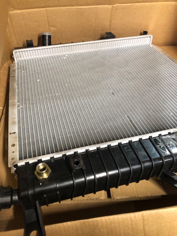 Photo 3 of AUTOMOTY Canada radiator 2481 compatible with 2002-2005 Jeep Liberty