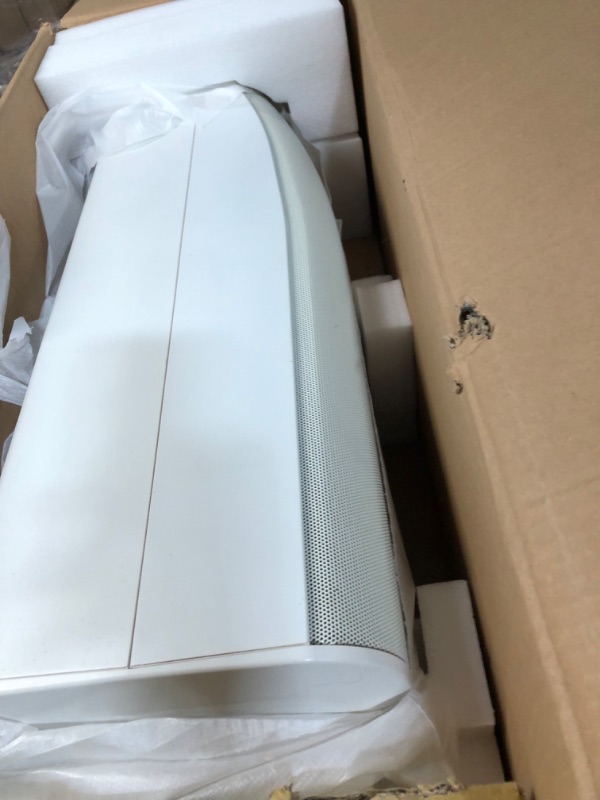 Photo 1 of JBL Professional CBT 70J-1-WH Two-Way Line Array Column with Asymmetrical Vertical Cove, White White 500-Watt Two-Way Line Array Speaker