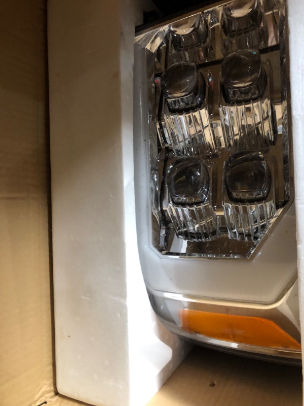 Photo 8 of ***UNABLE TO TEST - USED AND DIRTY***
AlphaRex USA 880608 Nova Series Projector Headlights fits GMC Sierra 1500, Clear