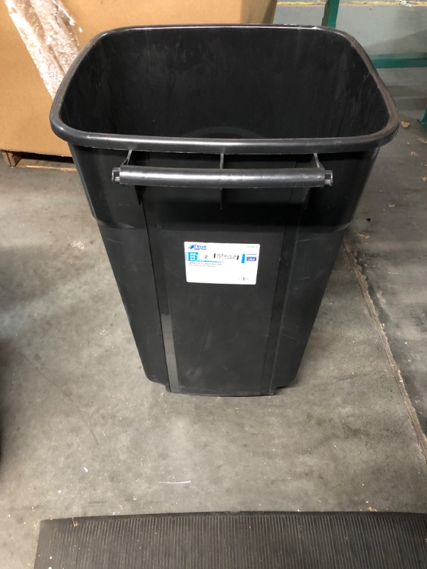 Photo 2 of (USED/No lid ) Blue Hawk 32-Gallon Black Plastic Wheeled Trash Can with Lid | TI00670