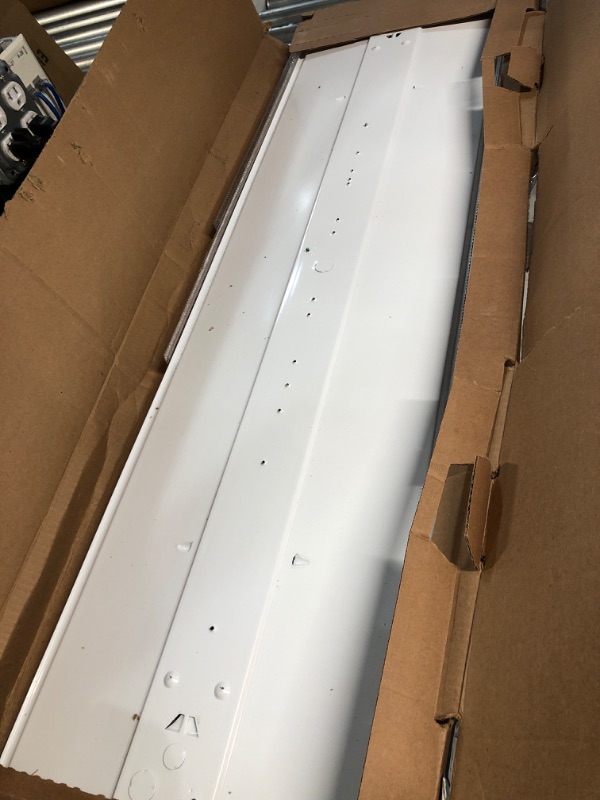 Photo 1 of (USED/Major Damaged)  Lithonia Lighting SB 432 120 1/4 GESB 4-Foot 4-Light 32 Watt T8 Fluorescent  White 1