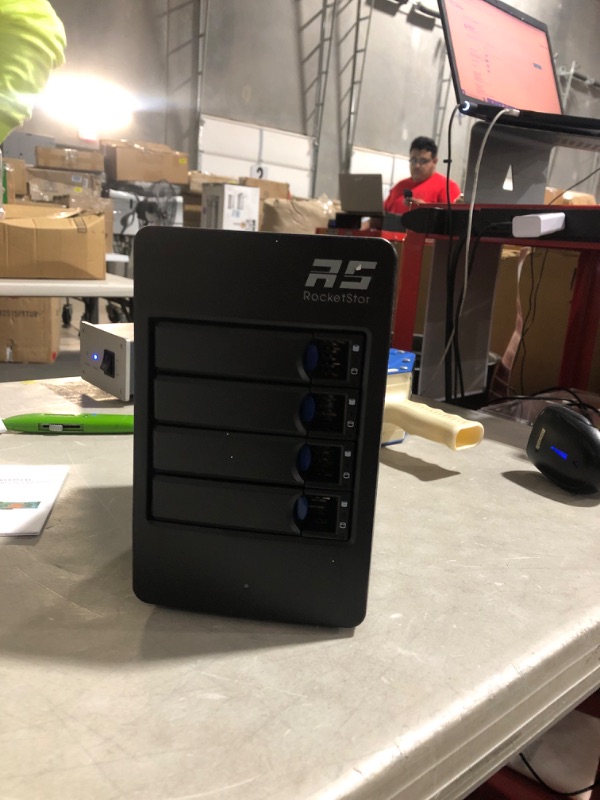 Photo 2 of * 4 bay *
Highpoint RocketStor 6628A 4-Bay 2nd Gen. Thunderbolt 3 Hardware RAID Enclosure,Black And High Point Highpoint RocketRAID 4522SGL
