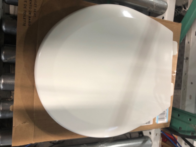 Photo 2 of **damaged** Mayfair 1847SLOW 000 Kendall Slow-Close, Removable Enameled Wood Toilet Seat That Will Never Loosen, 1 Pack ELONGATED - Premium Hinge, White ELONGATED White Toilet Seat