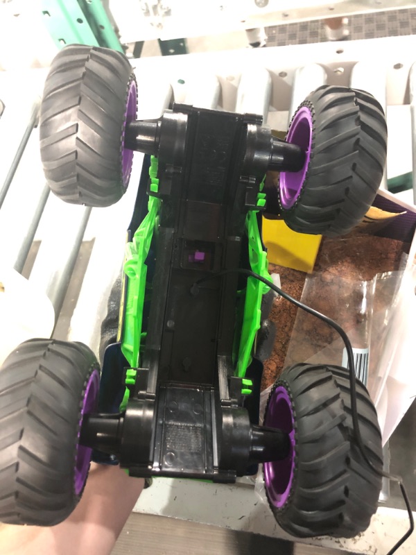 Photo 3 of **missing controller** Monster Jam, Official Grave Digger Freestyle Force, Remote Control Car, Monster Truck Toys for Boys Kids and Adults, 1:15 Scale