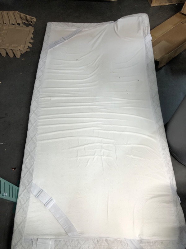 Photo 4 of *SEE NOTES* 38x74x3 TWIN MATTRESS TOPPER 3" THICK WITH REMOVEABLE COVER TO WASH