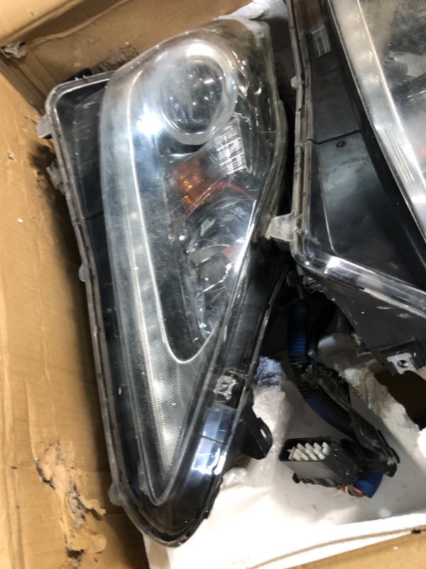Photo 5 of [READ NOTES]
VLAND Led Headlights Compatible with Lexus IS250/ IS250C IS350 IS350C IS220d 2006-2012, ISF 2008-2014 w/ Sequential Indicator w/ Projecctor w/ Clear Reflector