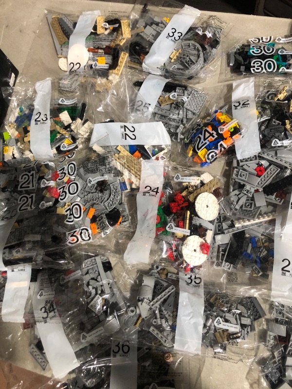 Photo 5 of * used * see notes * 
LEGO Star Wars The Razor Crest 75331 Building Set for Adults (6,186 Pieces)